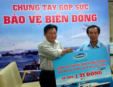 Vinamilk tiếp tục ủng hộ 1 tỷ đồng cho cán bộ kiểm ngư