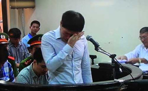 Bị cáo Dương Tự Trọng bật khóc tại tòa phúc thẩm