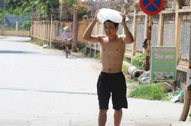 Nhiều nơi hứng chịu nắng nóng trên 40 độ C