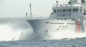 Clip: Tàu Trung Quốc bày mưu khiêu khích tàu Việt Nam