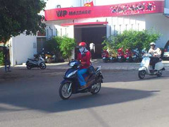 Đột nhập massage 'chiều tới bến' ở Nha Trang