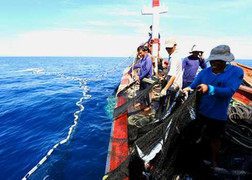 Ngư dân Việt thường xuyên đối mặt nguy hiểm