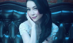 Linh Nga gợi cảm với đầm ren khoe khéo đường cong