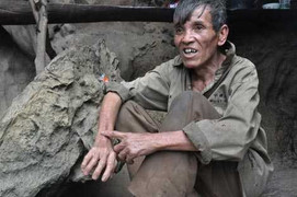 Người đàn ông 30 năm trốn trong rừng hoang