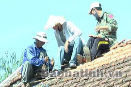 Mưa đá, lốc xoáy tốc mái 300 nhà dân Hà Tĩnh