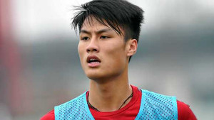 Mạc Hồng Quân sút tung lưới đội bóng bầu Đức