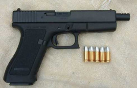 Trọ nhà người quen, mang theo cả súng ngắn và đạn