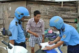 Thanh tra giao thông 'đạo đức tốt' được dùng súng