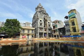 Điều ít biết về đại gia đồng nát xây lâu đài 6 con gà dát vàng