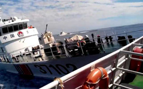 Trung Quốc điều tàu quét mìn ra bảo vệ giàn khoan trái phép