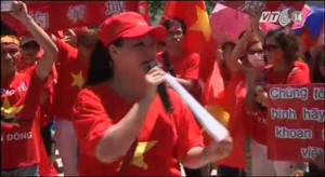 Clip: Tuần hành phản đối giàn khoan Trung Quốc tại HongKong