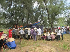 Bao thuốc lá trên bàn nhậu 'mất tích', hai người thương vong