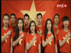 Clip: Hàng ngàn người cùng hát Quốc ca gây xúc động mạnh