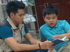 Phùng Ngọc Huy nghiên cứu cây thuốc nam