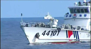 Tàu hộ vệ tên lửa Trung Quốc đe dọa tàu Việt Nam