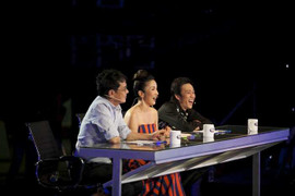 Hoài Linh và Mỹ Linh bất đồng quan điểm