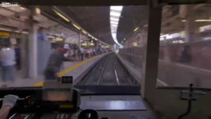 Nhảy vào tàu điện tự tử ở Nhật được camera ghi lại