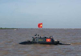 Lần đầu ra biển, tàu ngầm Trường Sa gặp sự cố