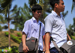 'Báu vật' bầu Đức gác bóng đá, luyện thi tú tài