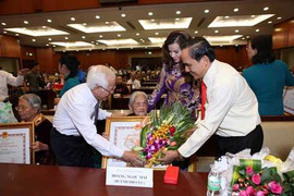 Mẹ TS Kim Hồng được phong Bà mẹ Việt Nam anh hùng