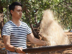 'Trai nhảy' Ngọc Thuận trổ tài làm cơm lam