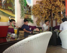 Người Hà Nội đổ xô đi cafe máy lạnh trốn nóng