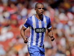 Man City sắp có người thay thế Yaya Toure