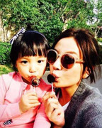 Ngỡ ngàng với ảnh mới nhất của con gái Triệu Vy