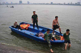 Chèo thuyền trên hồ Tây, 2 người chết