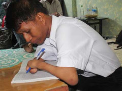 Chuyện kinh ngạc về cuộc đời cậu bé suýt bị chôn sống