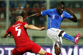 Balotelli tịt ngòi, Italia sảy chân trước nhược tiểu