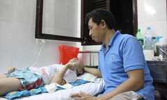 Nhói tim nhìn con người lính Trường Sa đang nguy kịch
