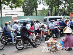 Đầu trần cưỡi xe đạp điện: Những cái chết được báo trước