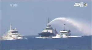 Tàu Trung Quốc tấn công cướp tài sản tàu cá, 2 ngư dân Việt bị hành hung rất nặng