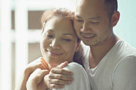 Vợ chồng Hồng Ngọc thắm thiết như tình nhân