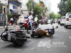 Tóm ô tô 'điên' gây tai nạn liên hoàn bỏ chạy ở Sài Gòn