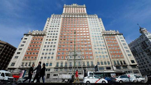 Tỷ phú chi bộn tiền mua tòa tháp chọc trời