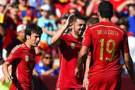David Villa tranh công, đẩy Diego Costa vào căng thẳng
