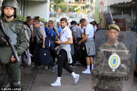 Tới Brazil, ĐT Anh được bảo vệ 'tận răng'