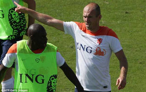 Bị chơi xấu, Robben suýt đánh mục tiêu của Man Utd