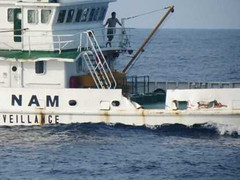 Tàu kéo Trung Quốc đâm trực tiếp vào tàu Kiểm ngư Việt Nam