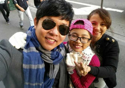 Tóc Tiên khoe ảnh trang điểm cho Phương Mỹ Chi tại Úc