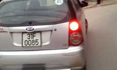 Hà Nội: Taxi 'dù' mang đăng ký Đội trưởng thanh tra giao thông