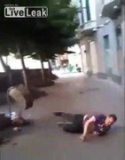 Trả giá nhục nhã vì tội đá thùng rác công cộng