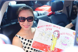 Fan tặng Mỹ Tâm quà độc sau giải Âm nhạc Thế giới