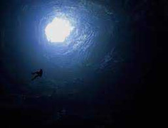 Clip: Giải cứu người rơi xuống hang động sâu 1000 mét