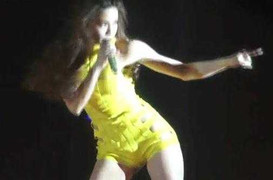 Clip: Hà Hồ nhảy sexy trong 'Đêm hội chân dài'