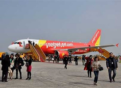 'Thượng đế' dọa mang bom, máy bay Vietjet chậm chuyến 3 giờ