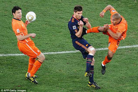 Sao Real không thôi ám ảnh bởi cú kungfu khủng khiếp nhất World Cup