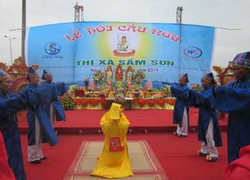 Ngư dân Sầm Sơn mở hội, quyết tâm vươn khơi bám biển